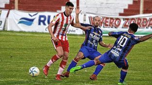 Atlético Paraná fue contundente en el área contraria y venció a Libertad.