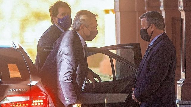 Tras las renuncias, el Presidente se reúne con sus ministros