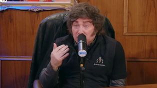 Milei grita para la tribuna mientras teje acuerdos en silencio