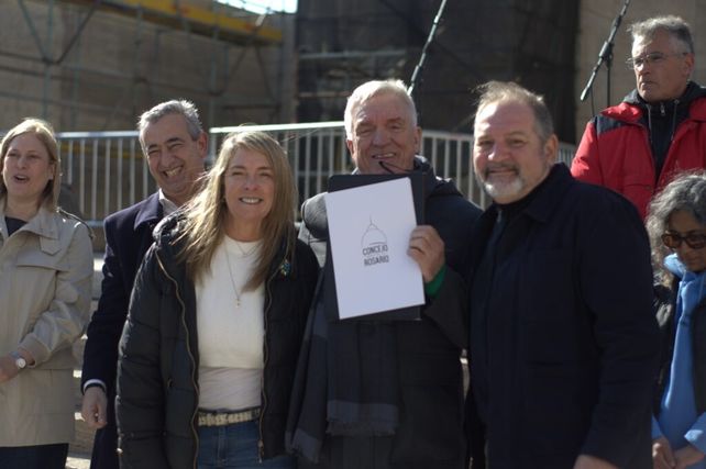 Autoridades. Javkin, la presidenta del Concejo María Eugenia Schmuck, Marcelo Turcato y el concejal Carlos Cardozo.