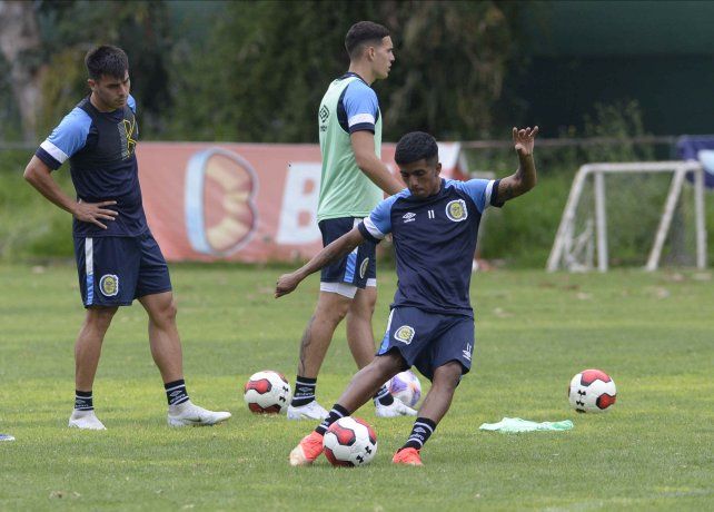 Ferreyra perfecciona la pegada en la práctica de Central realizada en suelo trasandino. Pupi será titular esta noche.&nbsp;