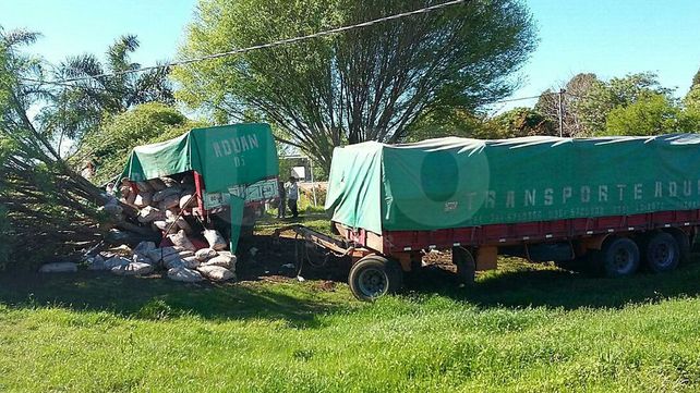 Secuestraron un camión cargado de azúcar y robado por piratas del asfalto en Pilar Secuestraron un camión cargado de azúcar y robado por piratas del asfalto en Pilar
