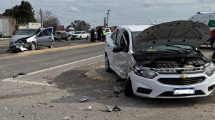 Ruta 131: tres autos chocaron en el acceso a Crespo