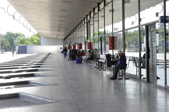 En la Estación Terminal Mariano Moreno es nula la actividad por el paro de UTA. (Foto: Celina M. Lovera)