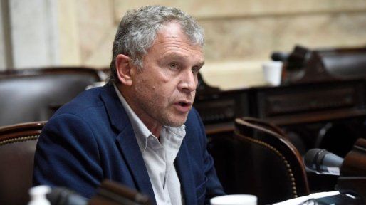 Diputados de UCR denunciaron penalmente a Javier Milei por su viaje a España