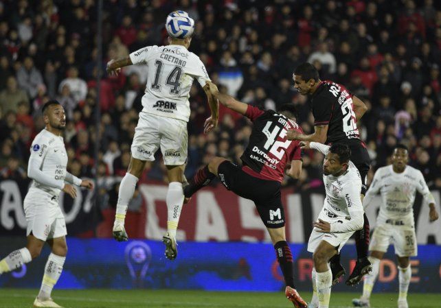 El último partido leproso fue el empate sin goles ante Corinthians en el Parque.