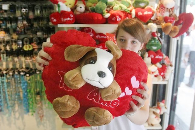 Los argentinos se apropiaron de San Valentín y el 80% hace regalos