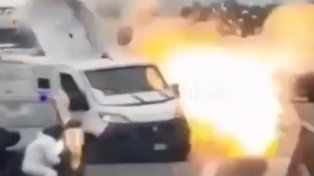 Espectacular asalto en Italia: volaron una camioneta para robar un blindado