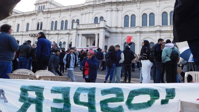 El gremio de trabajadores estatales se sumó a la defensa del Iosper. El secretario General de ATE anunció que continuarán las medidas de la Intersindical