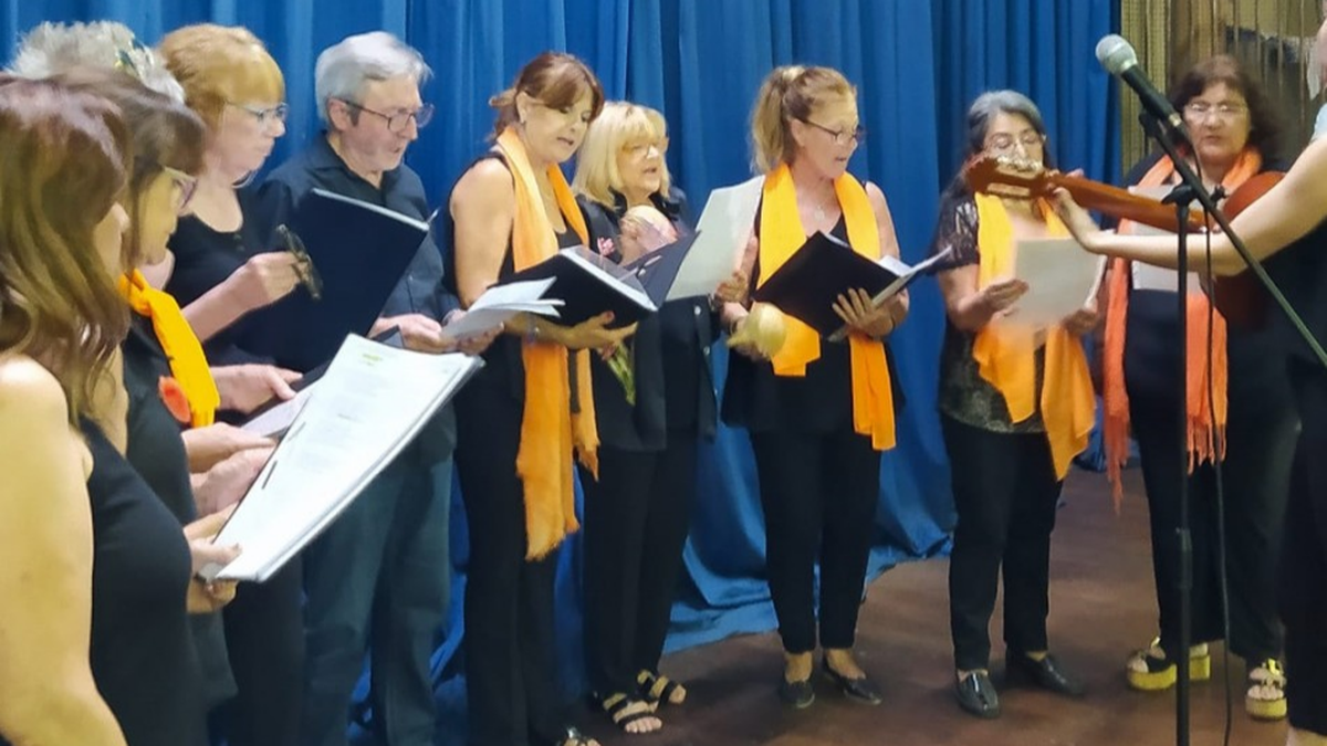 "Volver a Sonar +65": la propuesta que invita a personas mayores a volver a la música