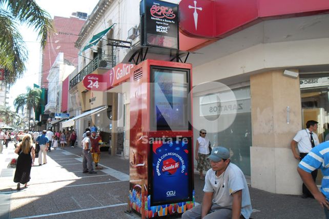 Intentaron retirar los totem de la peatonal