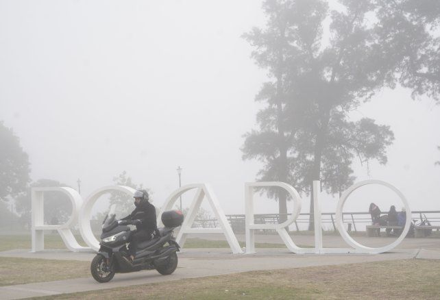 El tiempo en Rosario: el miércoles también empieza con niebla