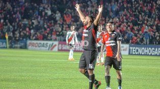 Cómo le fue a Colón con la dupla Wanchope Ábila-Facundo Farías