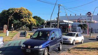 Liberaron a uno de los policías que intentaron llevarse a una mujer y golpearon al marido