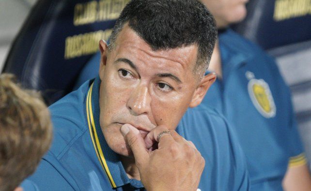 Jorge Almirón necesita enderezar cuanto antes el fútbol de Central. Al Canalla se le acerca la Copa Libertadores.