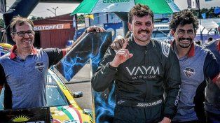 Josito Di Palma festeja el triunfo en Concepción del Uruguay.