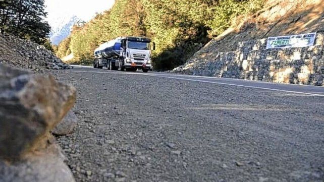 La mujer arrojó a su hija a la ruta cuando se acercaba un camión en Río Negro