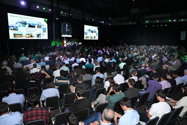 Una multitud se reunió en el centro de convenciones Metropolitano para participar del Simposio Fertilidad.