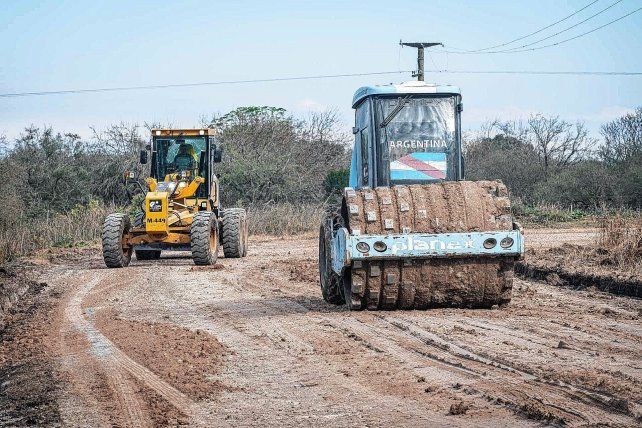 Con el financiamiento se ejecutarán obras para mejorar los caminos rurales y abarcará a sectores productivos de los departamentos Paraná