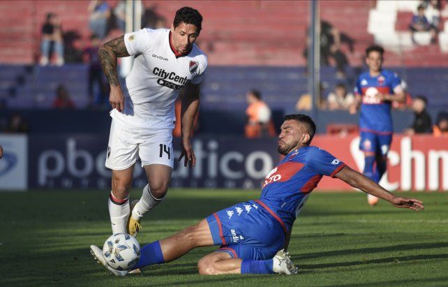 Modificación determinante. Armando Méndez saltó a la cancha para jugar el segundo tiempo y fue decisivo en la victoria.