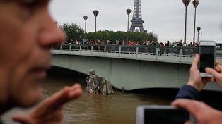 El nivel del río Sena comenzó a bajar lentamente y trajo alivio en París