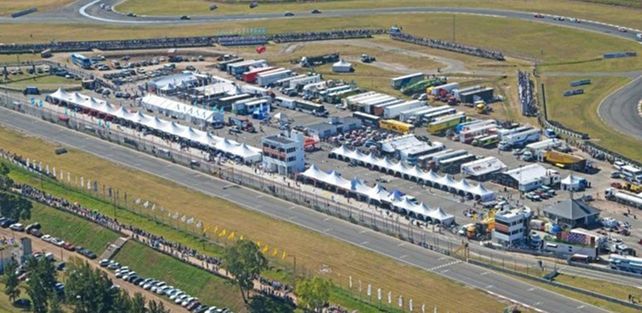 Lugar para correr. La recta principal del Juan Manuel Fangio ofrece espacio para el cuarto de milla.