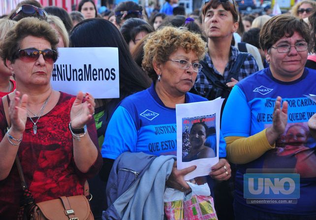 Masiva. En calle Belgrano recordaron con un mural a víctimas de la violencia de género. Foto UNO/Juan Manuel Hernández