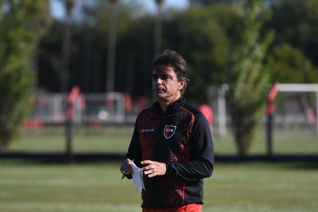 Sanguinetti toma nota y apunta las cuestiones a corregir.