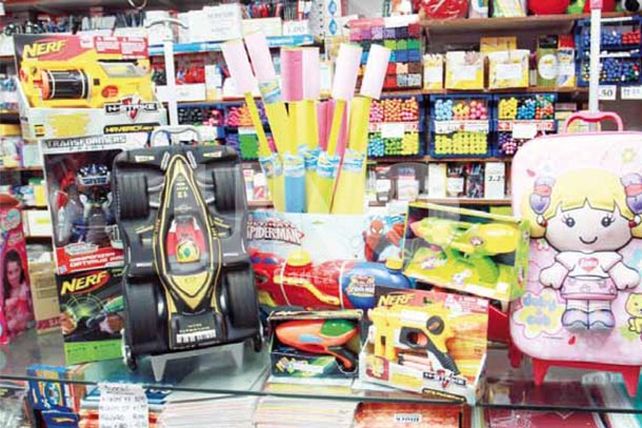 Juegos para el agua y mochilas, lo más buscado por los Reyes
