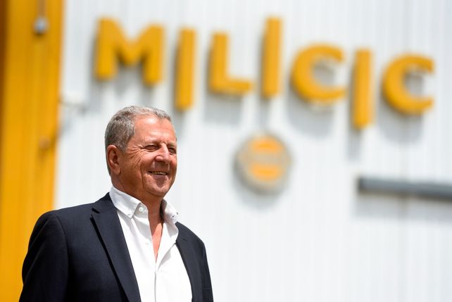 Carlos Milicic en la planta de su empresa en Rosario.