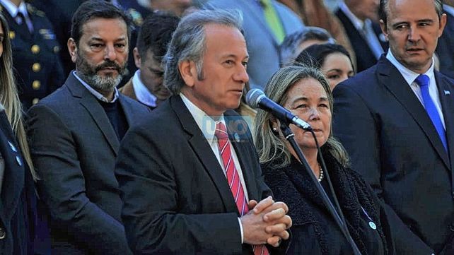 Un desfile cívico militar homenajeó la Gesta de Malvinas