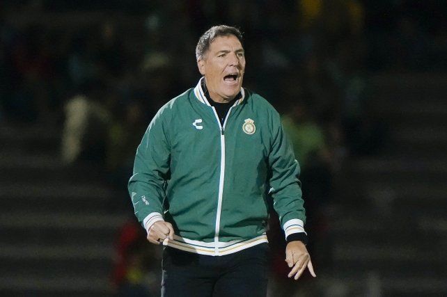 Eduardo Berizzo manifestó que no puede dirigir ahora a Newells por motivos personales.
