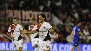 Golazo. Ever convirtió el segundo tanto en el triunfo 2-1 sobre el Matador de Victoria, en el Coloso.