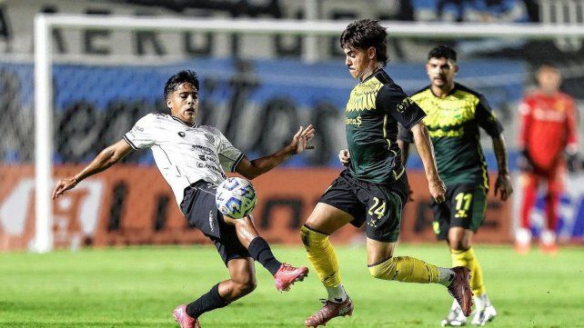 Defensa y Justicia venció 2-1 a Chaco For Ever y avanzó a 16avos de la Copa Argentina.