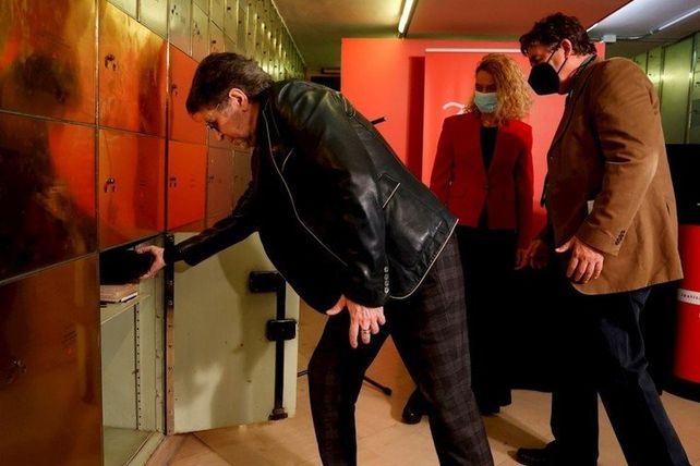 Joaquín Sabina donó la colección completa de la revista Sur al Instituto Cervantes
