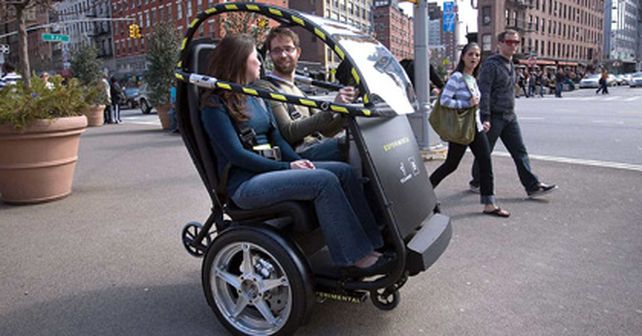 El &uacute;ltimo invento de General Motors: un veh&iacute;culo el&eacute;ctrico para dos personas