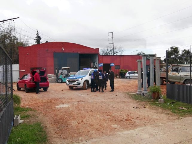 En el corralón. El arma apareció en la playa del comercio de Provincias Unidas y Ramírez.