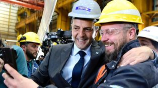 El ministro y precandidato visitó la planta de Impsa en Mendoza.