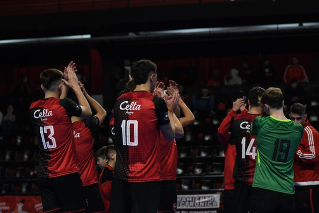 Los amantes del futsal vieron un partido lleno de goles