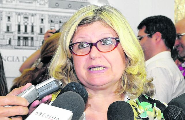 Cuestionamiento. La titular de la cartera educativa criticó la ausencia de una referencia salarial a nivel país.