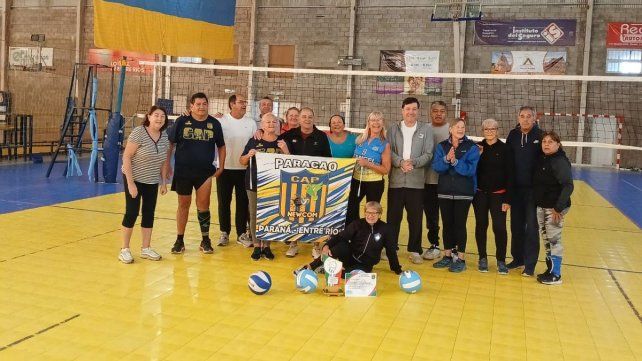 El equipo en las instalaciones del club.
