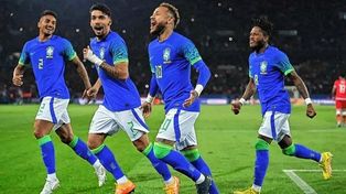 Brasil goleó 5-1 a Túnez, con un gol de Neymar, que quedó cerca de un récord de Pelé.