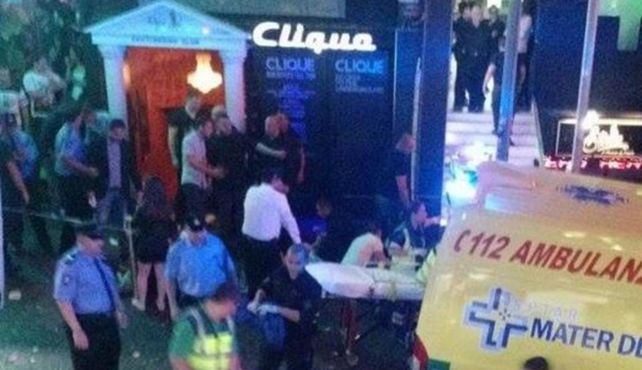 Los equipos médicos auxilian a las víctimas del club nocturno Paceville