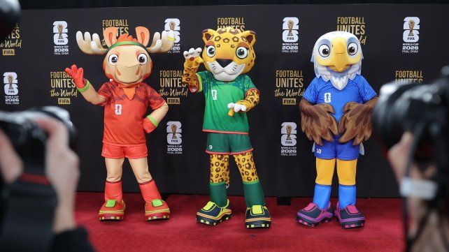 Las mascotas del Mundial ya están listas para la ceremonia del sorteo.