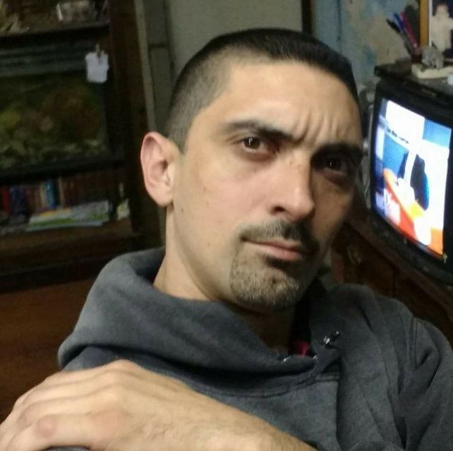 Edgardo Aníbal De Ferrari, asesinado de un balazo en el abdomen. Su hermano menor quedó detenido. 