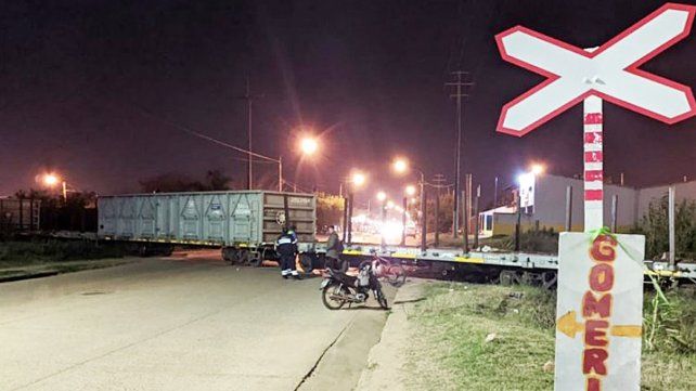Varios vagones de un tren quedaron atravesados a altura de avenida Concejal Veiga