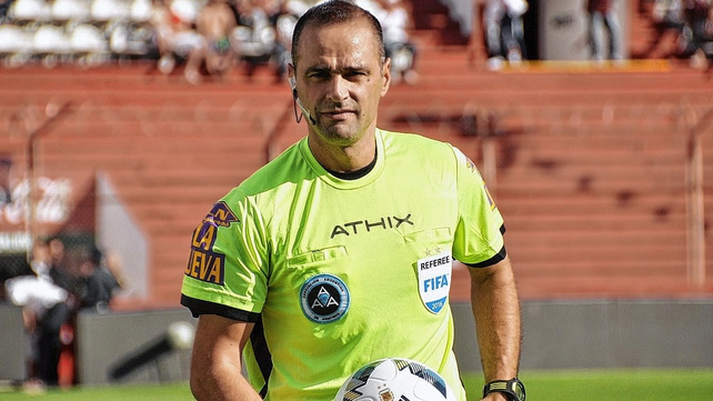 Cómo le fue a Colón con Diego Abal como árbitro Cómo le fue a Colón con Diego Abal como árbitro