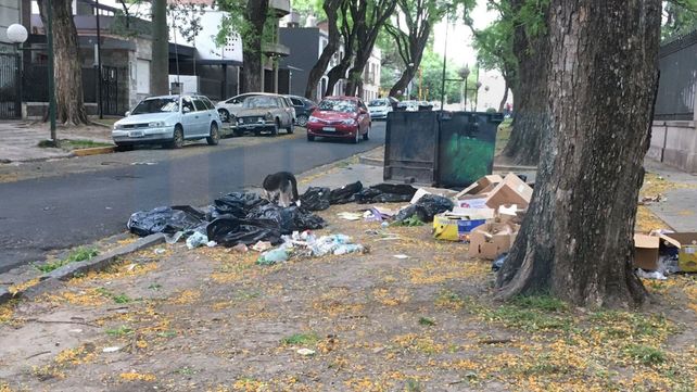 Vecinos se quejaron de la mugre que dejó la feria Paraná Lee