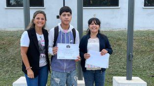 Recibieron su premio en la escuela de la UNER.