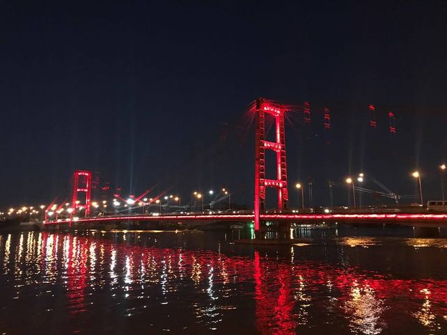 En el Día Internacional de lucha contra el VIH/Sida el Puente Colgante se teñirá de rojo